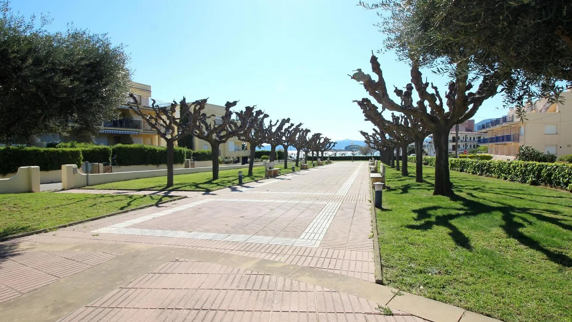 Mimoses V - Apartamento En Planta Baja Con Gran Terraza, Muy Cerca De Playa De Arena. - Es-228-65 Llança